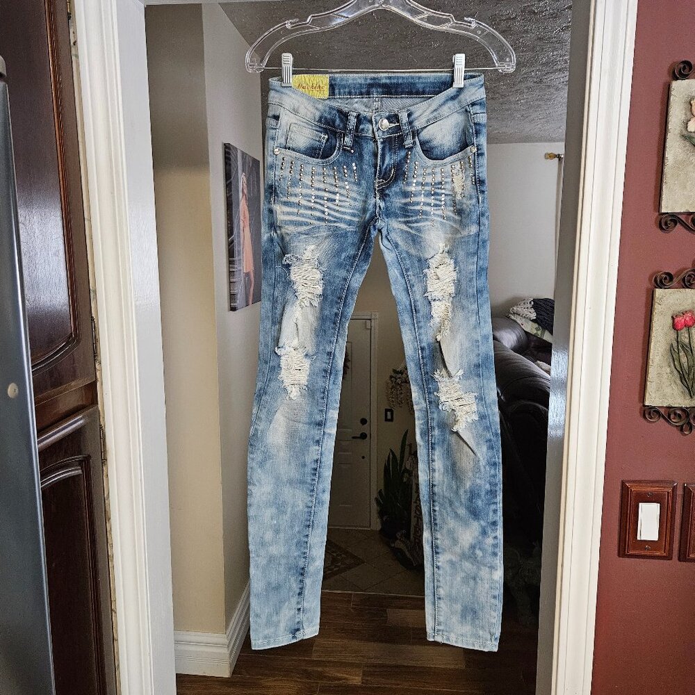 Machine Nouvelle Mode Distressed Size USA 26 Cotton Stretch Skinny Jeans